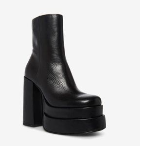 NEW NEVER WORN Steve Madden Cobra Boots Size 7 Women
